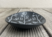 Load image into Gallery viewer, harakeke white