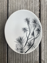 Load image into Gallery viewer, tī kōuka black