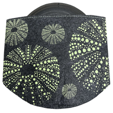 Load image into Gallery viewer, kina green on grey