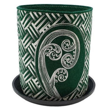 Load image into Gallery viewer, white fern kete on green