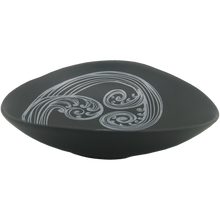 Load image into Gallery viewer, white ponga detail on black