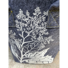 Load image into Gallery viewer, rangiora on grey / yellow