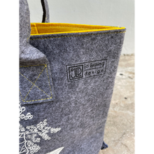 Load image into Gallery viewer, rangiora on grey / yellow