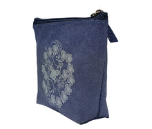 Load image into Gallery viewer, manuka on blue