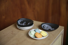 Load image into Gallery viewer, white ponga detail on black