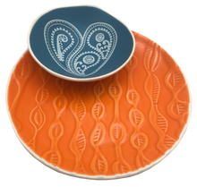 Load image into Gallery viewer, aroha paisley on blue