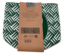 Load image into Gallery viewer, white fern kete on green