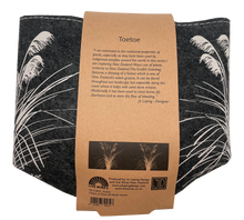 Load image into Gallery viewer, toetoe on dark grey