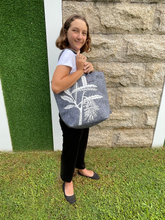 Load image into Gallery viewer, rewarewa on grey / burgandy