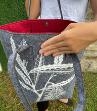 Load image into Gallery viewer, rewarewa on grey / burgandy