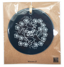 Load image into Gallery viewer, white manuka on blue