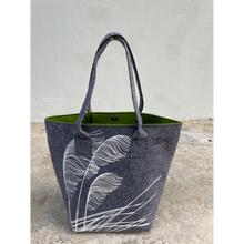 Load image into Gallery viewer, toetoe on grey / green

