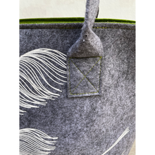 Load image into Gallery viewer, toetoe on grey / green
