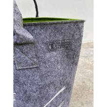 Load image into Gallery viewer, toetoe on grey / green
