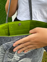Load image into Gallery viewer, toetoe on grey / green
